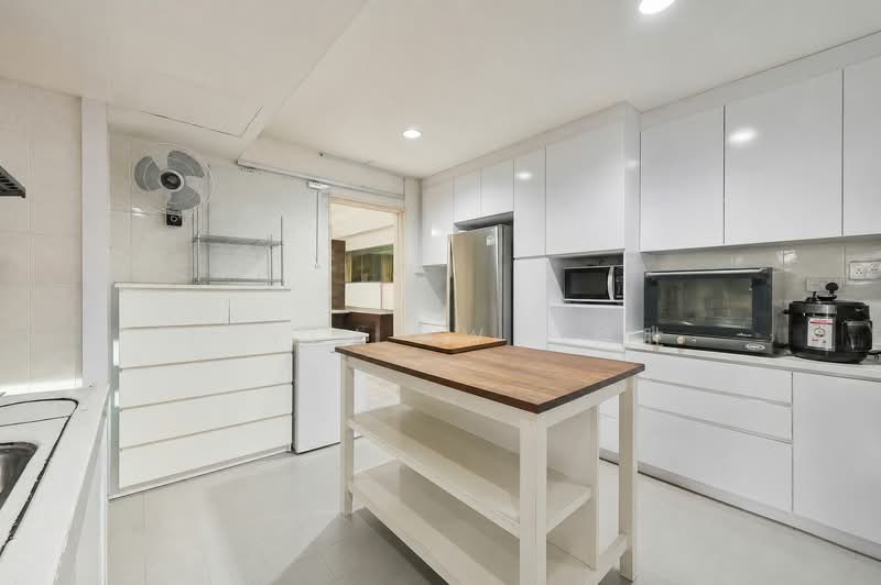 Cheap, Freehold, Super High Floor 4br Huge Unit @ Mandalay Road!, , 4 Bedrooms, 2,497 sqft, Apartment For Sale, by Kevin Aw 胡锦胜, 500190599 - Kitchen - PropertyGuru.com.sg