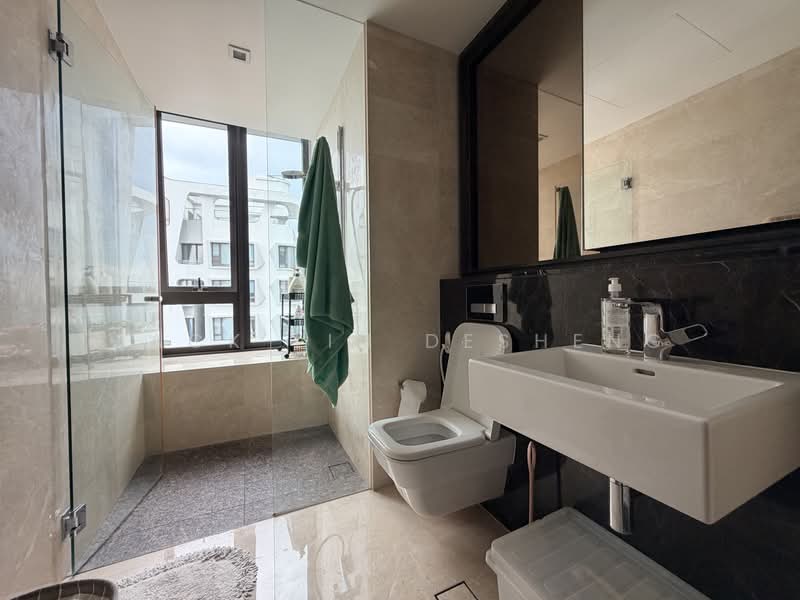 Cape Royale, , 4 Bedrooms, 2,508 sqft, Condominium For Sale, by Jack Lin Desheng, 500190622 - Bathroom - PropertyGuru.com.sg