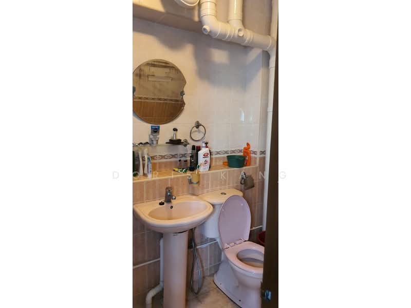 819 Jurong West Street 81, 819 Jurong West Street 81, Room Rental, 150 sqft, HDB Flat For Rent, by Doris Kang, 500190632 - Bathroom - PropertyGuru.com.sg