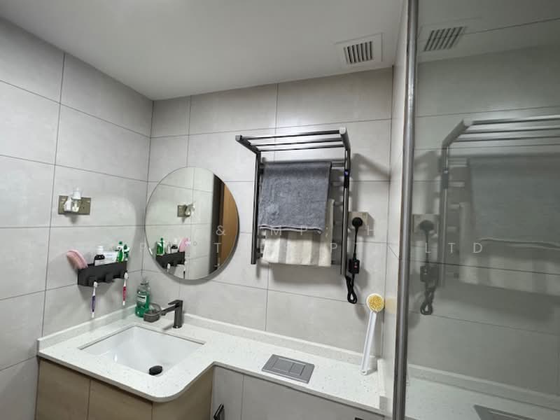 Kingsford Waterbay, 74 Upper Serangoon View, 1 Bedroom, 474 sqft, Condominium For Sale, by KHOO RAYMOND, 500190640 - Bathroom - PropertyGuru.com.sg