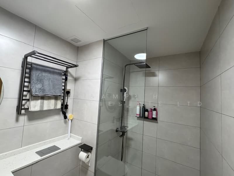 Kingsford Waterbay, 74 Upper Serangoon View, 1 Bedroom, 474 sqft, Condominium For Sale, by KHOO RAYMOND, 500190640 - Bathroom - PropertyGuru.com.sg