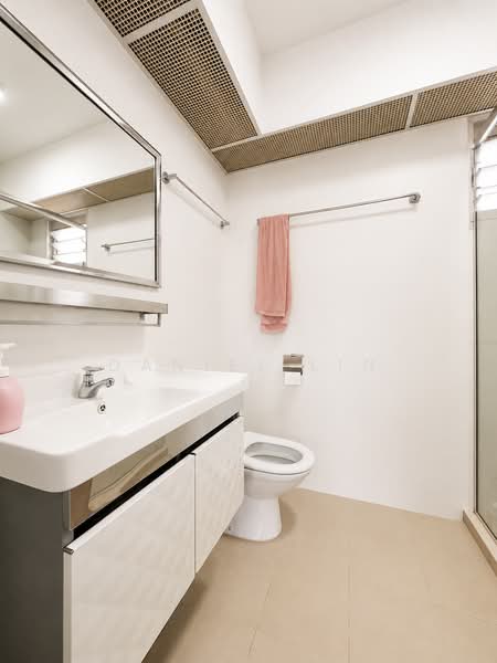 449A Bukit Batok West Avenue 9, 449A Bukit Batok West Avenue 9, 3 Bedrooms, 1,001 sqft, HDB Flat For Sale, by Daniel Lin, 500190665 - Bathroom - PropertyGuru.com.sg
