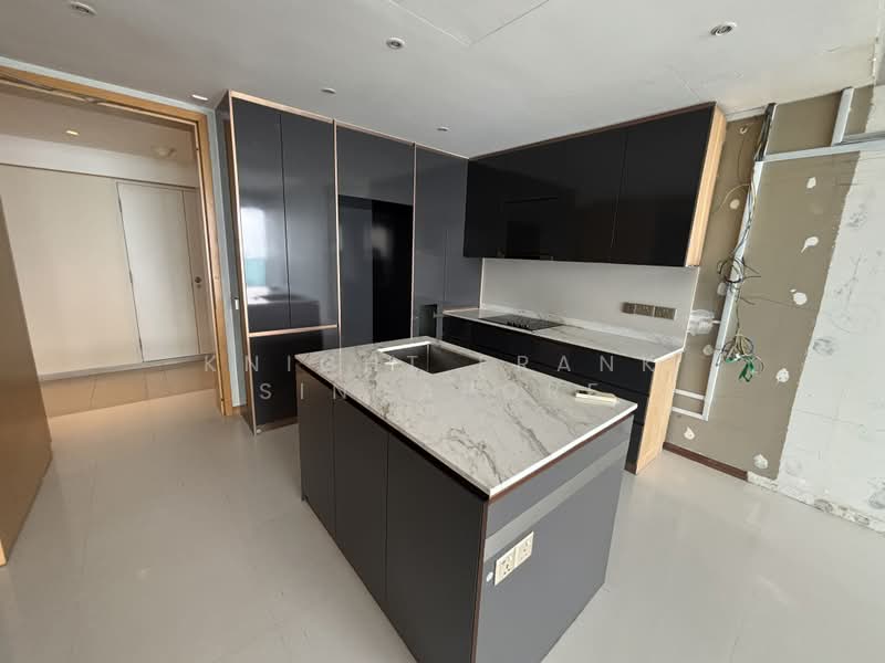 Marina Bay Residences, 18 Marina Boulevard, 2 Bedrooms, 1,130 sqft, Condominium For Sale, by LORRAINE CHEW LUO LIN, 500190666 - Kitchen - PropertyGuru.com.sg