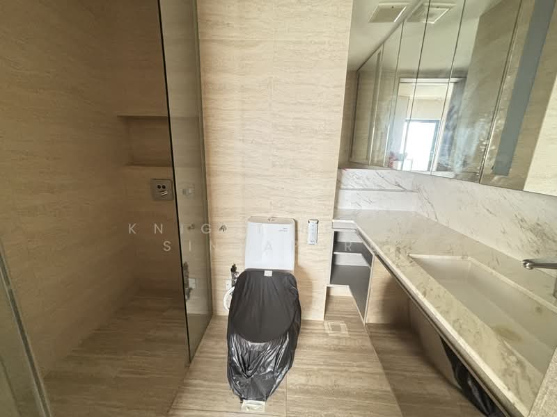 Marina Bay Residences, 18 Marina Boulevard, 2 Bedrooms, 1,130 sqft, Condominium For Sale, by LORRAINE CHEW LUO LIN, 500190666 - Bathroom - PropertyGuru.com.sg