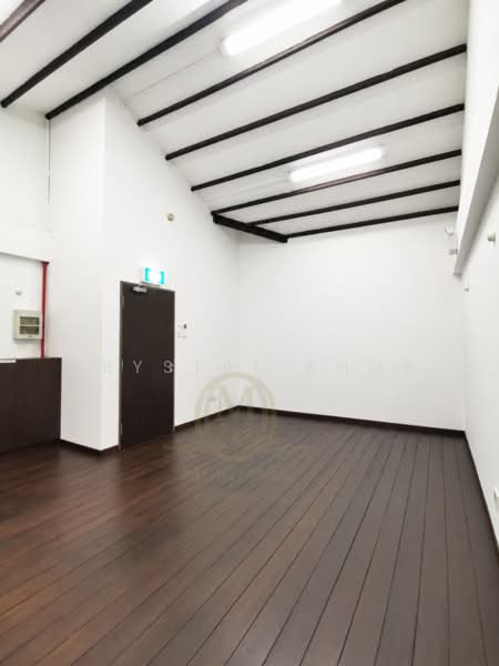 No GST | Petite All-White Shophouse with High Pitched Ceiling, Tras Street Tanjong Pagar Road Amoy Street, 723 sqft, Office For Rent, by Krystal Khor, 500190692 - Interior - CommercialGuru.com.sg