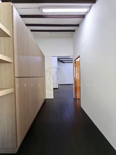 No GST | Petite All-White Shophouse with High Pitched Ceiling, Tras Street Tanjong Pagar Road Amoy Street, 723 sqft, Office For Rent, by Krystal Khor, 500190692 - Interior - CommercialGuru.com.sg