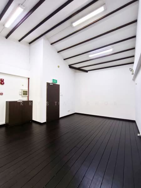 No GST | Petite All-White Shophouse with High Pitched Ceiling, Tras Street Tanjong Pagar Road Amoy Street, 723 sqft, Office For Rent, by Krystal Khor, 500190692 - Interior - CommercialGuru.com.sg
