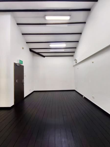 No GST | Petite All-White Shophouse with High Pitched Ceiling, Tras Street Tanjong Pagar Road Amoy Street, 723 sqft, Office For Rent, by Krystal Khor, 500190692 - Interior - CommercialGuru.com.sg