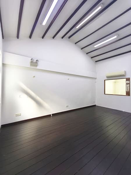 No GST | Petite All-White Shophouse with High Pitched Ceiling, Tras Street Tanjong Pagar Road Amoy Street, 723 sqft, Office For Rent, by Krystal Khor, 500190692 - Interior - CommercialGuru.com.sg