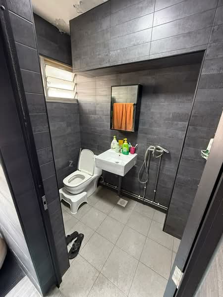 852 Jurong West Street 81, 852 Jurong West Street 81, 3 Bedrooms, 1,152 sqft, HDB Flat For Sale, by Zue Ali, 500190696 - Bathroom - PropertyGuru.com.sg