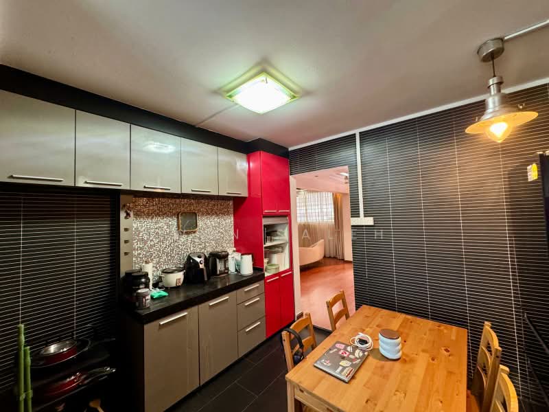 873 Tampines Street 84, 873 Tampines Street 84, 4 Bedrooms, 1,119 sqft, HDB Flat For Sale, by Ewan Saleh, 500190707 - Kitchen - PropertyGuru.com.sg