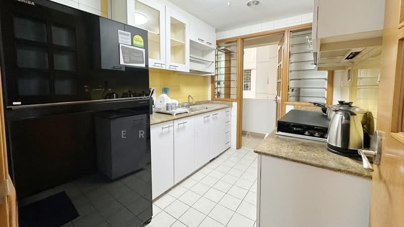 Queens, 16 Stirling Road, Room Rental, 200 sqft, Condominium For Rent, by Erica Yap, 500190709 - Kitchen - PropertyGuru.com.sg