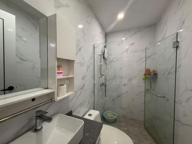 Springhill, Sembawang Walk, 5 Bedrooms, 3,014 sqft, Cluster House For Sale, by Vincent Lim, 500190713 - Bathroom 1 - PropertyGuru.com.sg