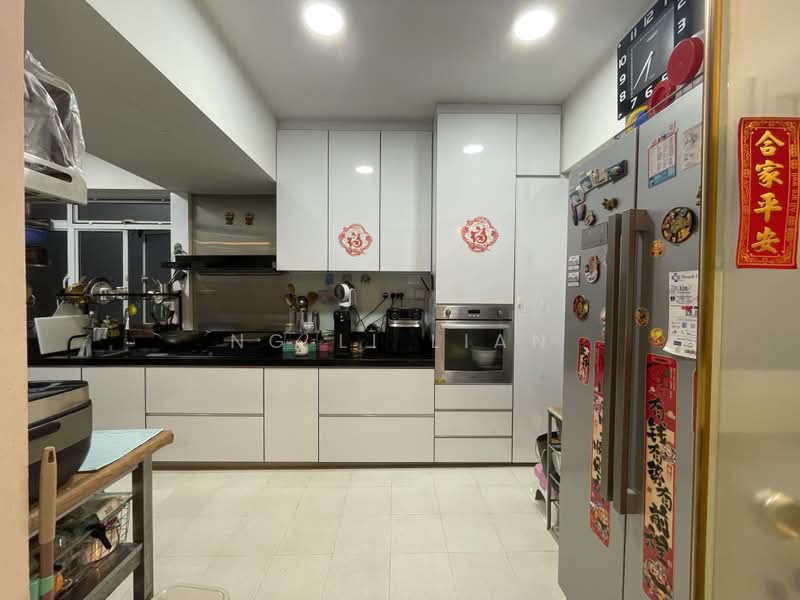 Carissa Park Condo, 2 Flora Drive, 4 Bedrooms, 1,647 sqft, Condominium For Rent, by Ng Li Lian, 500190727 - Kitchen - PropertyGuru.com.sg