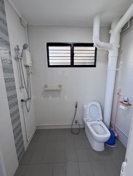 125 Bedok Reservoir Road, 125 Bedok Reservoir Road, Room Rental, 130 sqft, HDB Flat For Rent, by Derek Lee, 500190733 - Bathroom - PropertyGuru.com.sg