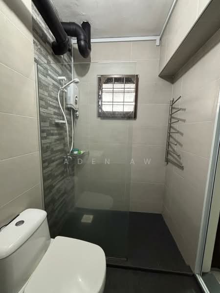 319 Sembawang Close, 319 Sembawang Close, 3 Bedrooms, 1,087 sqft, HDB Flat For Sale, by Aden Aw, 500190736 - Bathroom - PropertyGuru.com.sg