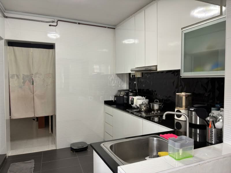 319 Sembawang Close, 319 Sembawang Close, 3 Bedrooms, 1,087 sqft, HDB Flat For Sale, by Aden Aw, 500190736 - Kitchen - PropertyGuru.com.sg
