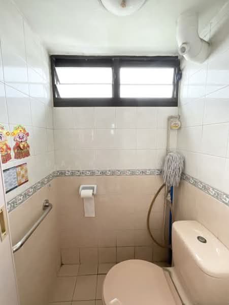 209 Boon Lay Place, 209 Boon Lay Place, 2 Bedrooms, 796 sqft, HDB Flat For Sale, by Darren Koh Chun Hong, 500190749 - Bathroom - PropertyGuru.com.sg
