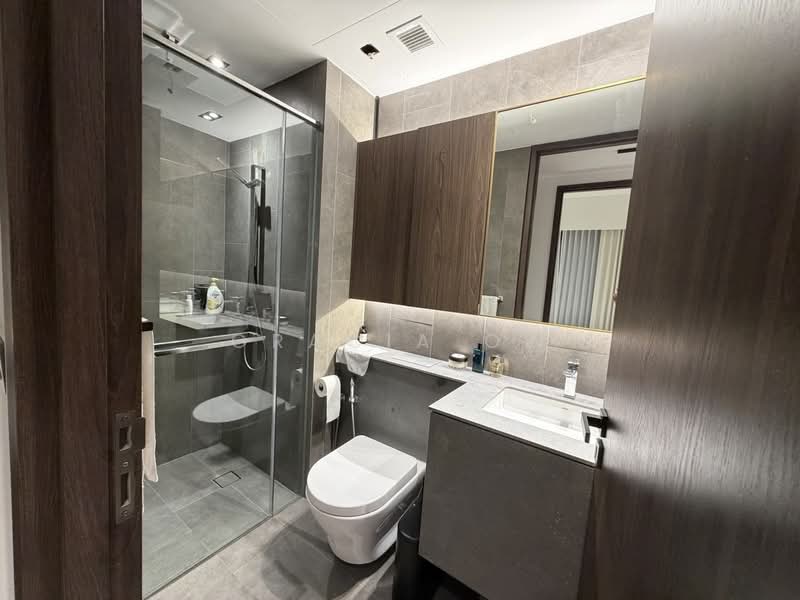 Midtown Modern, 18 Tan Quee Lan Street, 3 Bedrooms, 1,066 sqft, Condominium For Sale, by Gracia Ow, 500190754 - Bathroom - PropertyGuru.com.sg