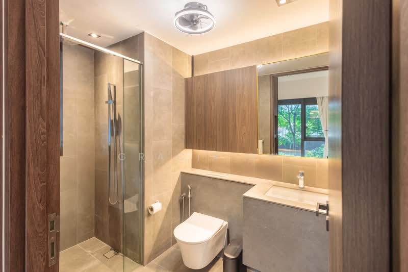 Midtown Modern, 18 Tan Quee Lan Street, 3 Bedrooms, 1,066 sqft, Condominium For Sale, by Gracia Ow, 500190754 - Bathroom - PropertyGuru.com.sg