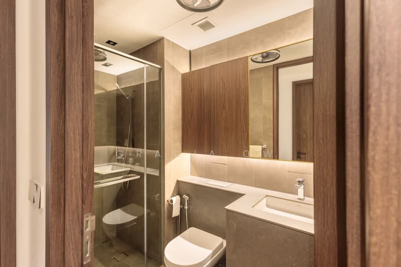 Midtown Modern, 18 Tan Quee Lan Street, 3 Bedrooms, 1,066 sqft, Condominium For Sale, by Gracia Ow, 500190754 - Bathroom - PropertyGuru.com.sg