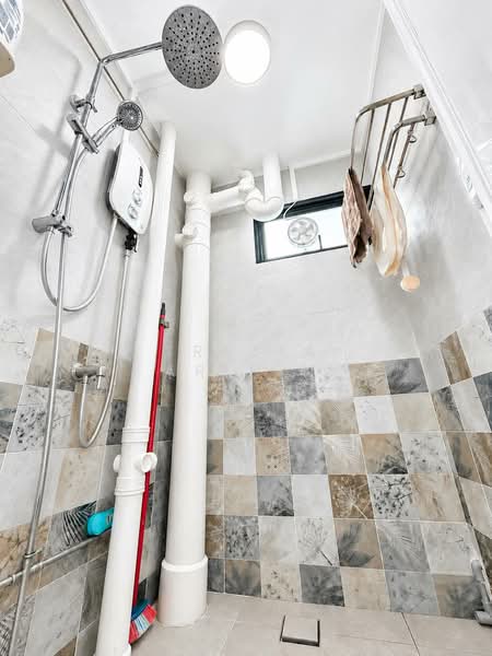 34 Telok Blangah Way, 34 Telok Blangah Way, Room Rental, 150 sqft, HDB Flat For Rent, by Tricia Arifin, 500190760 - Bathroom - PropertyGuru.com.sg