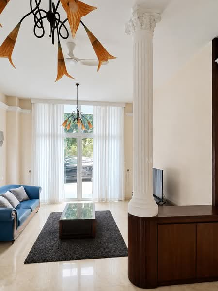 Melrose Drive, , 6 Bedrooms, 4,000 sqft, Detached House For Rent, by Ivan Lim, 500190762 - Living Room - PropertyGuru.com.sg