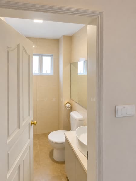 Melrose Drive, , 6 Bedrooms, 4,000 sqft, Detached House For Rent, by Ivan Lim, 500190762 - Bathroom - PropertyGuru.com.sg