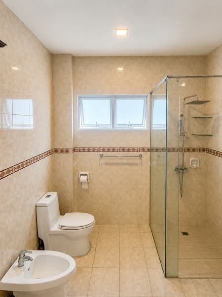 Melrose Drive, , 6 Bedrooms, 4,000 sqft, Detached House For Rent, by Ivan Lim, 500190762 - Bathroom - PropertyGuru.com.sg