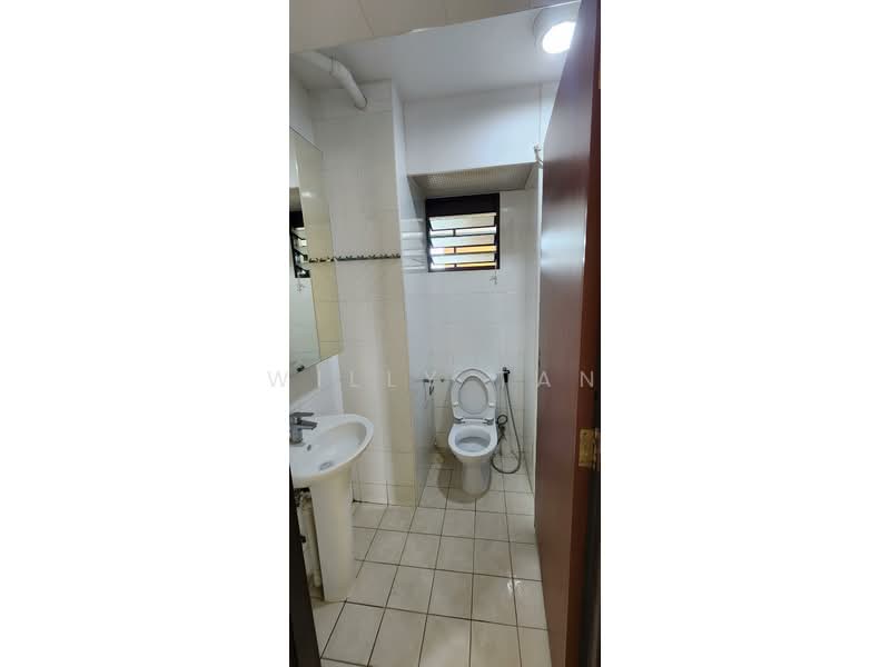 441A Clementi Avenue 3, 441A Clementi Avenue 3, Room Rental, 200 sqft, HDB Flat For Rent, by Willy Tan, 500190772 - Common Bathroom - PropertyGuru.com.sg