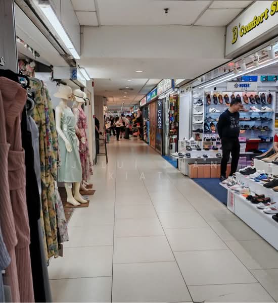 Lucky Plaza, 304 Orchard Road, 388 sqft, Mall Shop For Sale, by RJ Lui Jian Kiat, 500190779 - CommercialGuru.com.sg