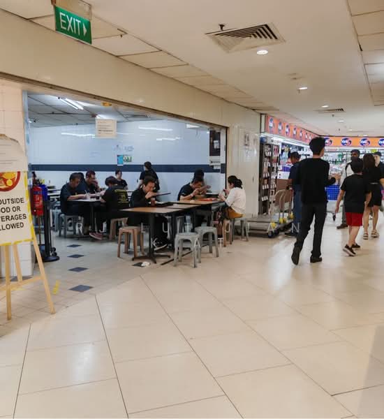 Lucky Plaza, 304 Orchard Road, 3,045 sqft, Mall Shop For Sale, by RJ Lui Jian Kiat, 500190783 - CommercialGuru.com.sg