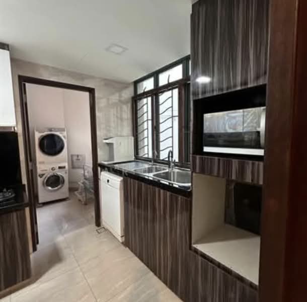 Summerdale, 2 Boon Lay Drive, 3 Bedrooms, 1,217 sqft, Condominium For Sale, by Arul ., 500190796 - Kitchen - PropertyGuru.com.sg