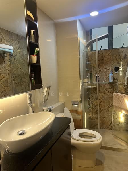 Summerdale, 2 Boon Lay Drive, 3 Bedrooms, 1,217 sqft, Condominium For Sale, by Arul ., 500190796 - Bathroom - PropertyGuru.com.sg