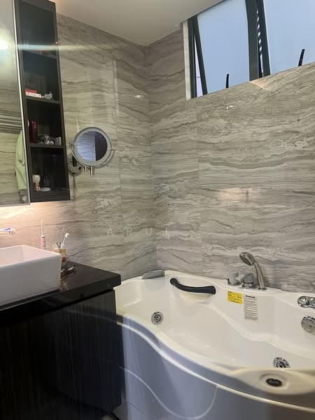 Summerdale, 2 Boon Lay Drive, 3 Bedrooms, 1,217 sqft, Condominium For Sale, by Arul ., 500190796 - Bathroom - PropertyGuru.com.sg