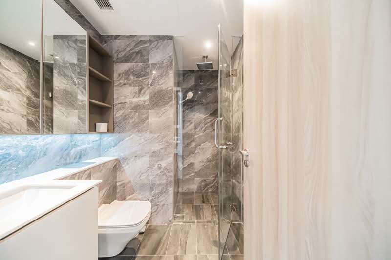 Sengkang Grand Residences, 74 Compassvale Bow, 1 Bedroom, 474 sqft, Condominium For Sale, by Johanna Chow, 500190803 - Bathroom - PropertyGuru.com.sg