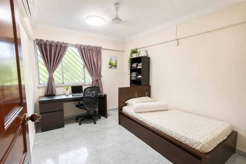 183 Bukit Batok West Avenue 8, 183 Bukit Batok West Avenue 8, 3 Bedrooms, 980 sqft, HDB Flat For Sale, by John Lee, 500190818 - Bedroom - PropertyGuru.com.sg