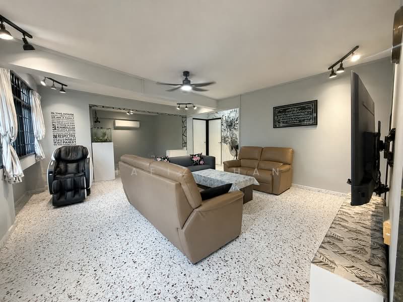727 Tampines Street 71, 727 Tampines Street 71, 3 Bedrooms, 1,324 sqft, HDB Flat For Sale, by Hafiz Khan, 500190827 - Living Room - PropertyGuru.com.sg