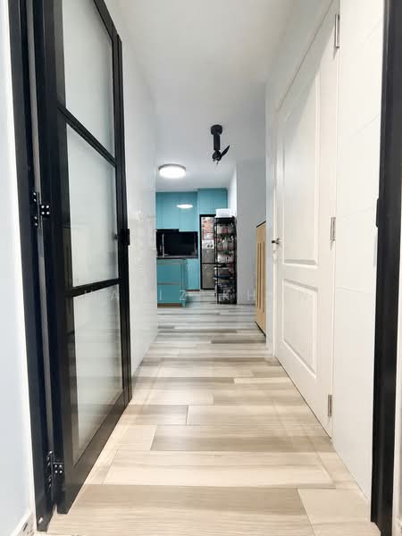 727 Tampines Street 71, 727 Tampines Street 71, 3 Bedrooms, 1,324 sqft, HDB Flat For Sale, by Hafiz Khan, 500190827 - Corridor - PropertyGuru.com.sg
