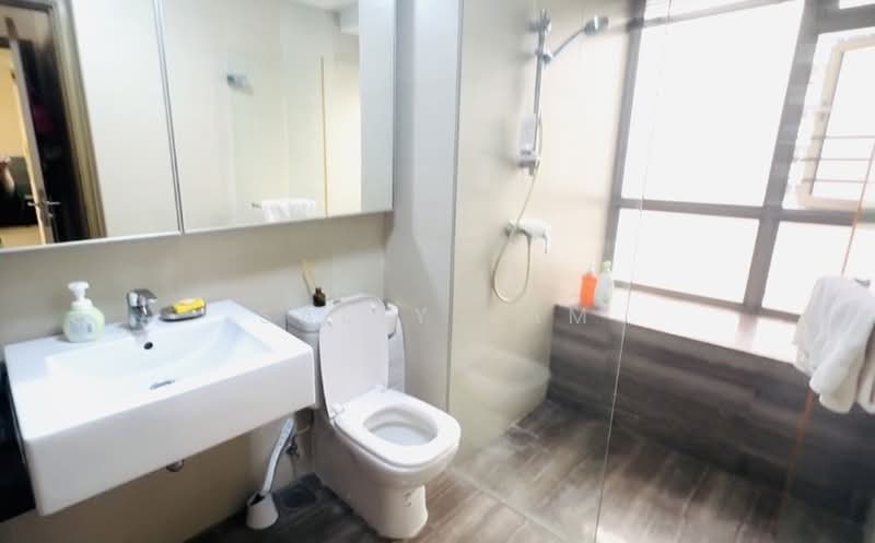 Waterfront Gold, 750 Bedok Reservoir Road, 3 Bedrooms, 1,055 sqft, Condominium For Rent, by Sally Kam, 500190839 - Bathroom - PropertyGuru.com.sg