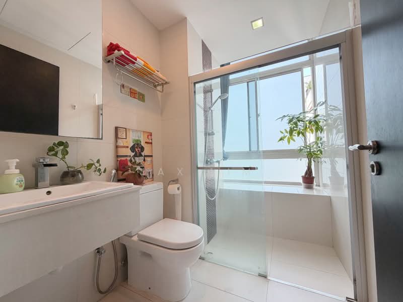 D'Ixoras, 23 Minbu Road, 2 Bedrooms, 840 sqft, Apartment For Sale, by Jax Lim, 500190859 - Common Bathroom - PropertyGuru.com.sg