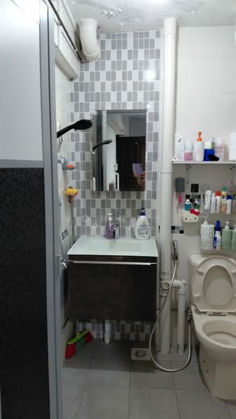 205 Yishun Street 21, 205 Yishun Street 21, Room Rental, 130 sqft, HDB Flat For Rent, by Johnny Poh, 500190866 - Bathroom - PropertyGuru.com.sg
