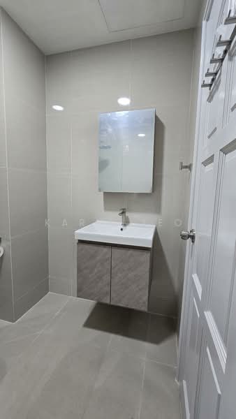 The Daffodil, 568 Upper East Coast Road, 2 Bedrooms, 743 sqft, Apartment For Rent, by Karin Teo, 500190872 - Bathroom - PropertyGuru.com.sg