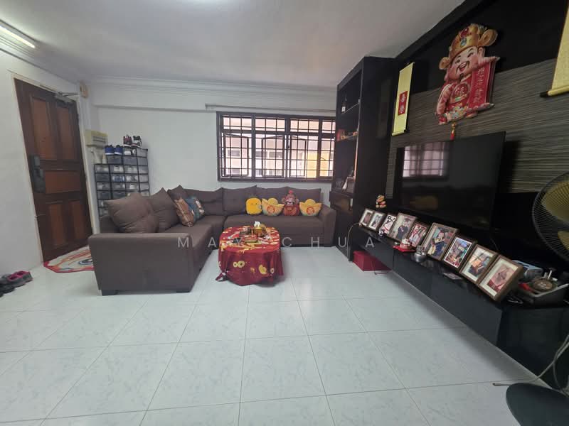 118 Serangoon North Avenue 1, 118 Serangoon North Avenue 1, 3 Bedrooms, 980 sqft, HDB Flat For Sale, by May Chua, 500190875 - Living Room - PropertyGuru.com.sg