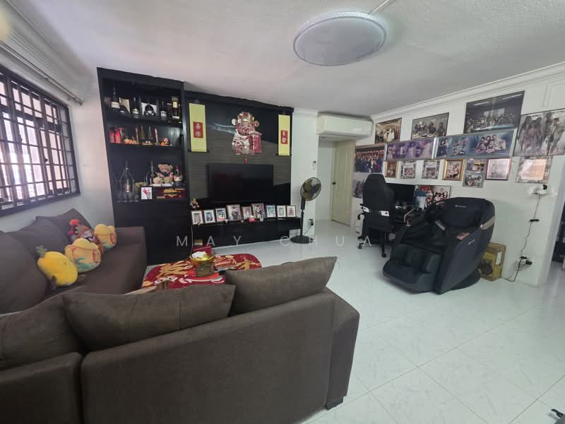 118 Serangoon North Avenue 1, 118 Serangoon North Avenue 1, 3 Bedrooms, 980 sqft, HDB Flat For Sale, by May Chua, 500190875 - Living Room - PropertyGuru.com.sg