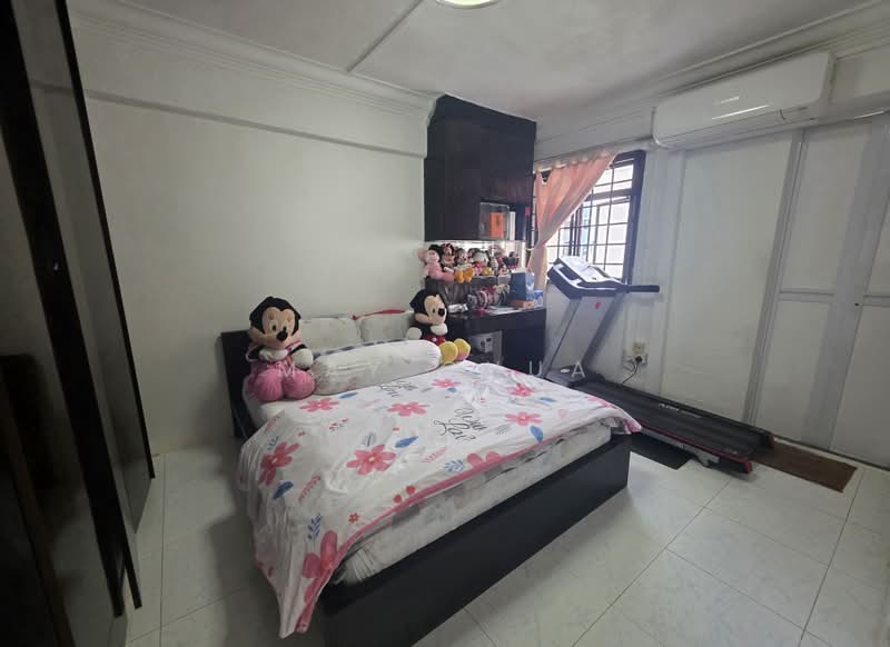 118 Serangoon North Avenue 1, 118 Serangoon North Avenue 1, 3 Bedrooms, 980 sqft, HDB Flat For Sale, by May Chua, 500190875 - Master Bedroom - PropertyGuru.com.sg