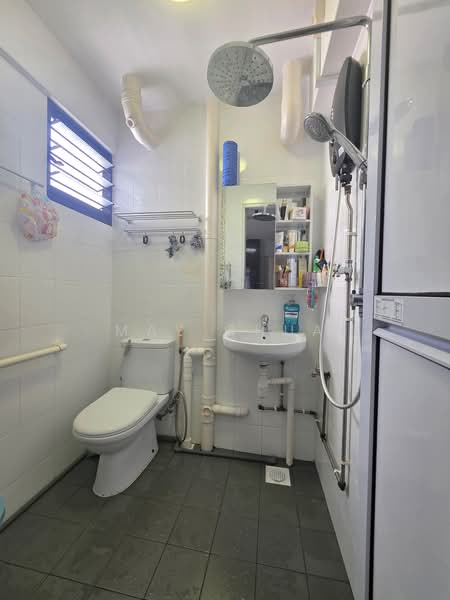 118 Serangoon North Avenue 1, 118 Serangoon North Avenue 1, 3 Bedrooms, 980 sqft, HDB Flat For Sale, by May Chua, 500190875 - Master Bathroom - PropertyGuru.com.sg