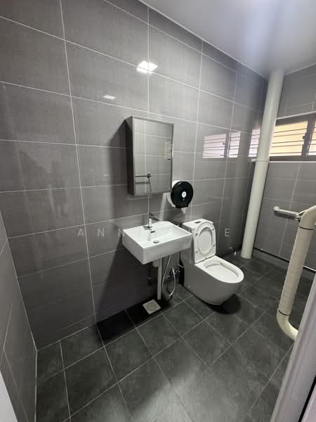 387 Yishun Ring Road, 387 Yishun Ring Road, 4 Bedrooms, 1,572 sqft, HDB Flat For Rent, by Annie Lee, 500190885 - Bathroom - PropertyGuru.com.sg