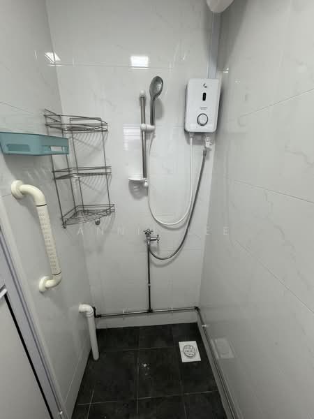 387 Yishun Ring Road, 387 Yishun Ring Road, 4 Bedrooms, 1,572 sqft, HDB Flat For Rent, by Annie Lee, 500190885 - Bathroom - PropertyGuru.com.sg
