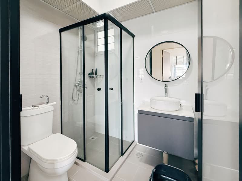 621B Tampines Street 61, 621B Tampines Street 61, 2 Bedrooms, 742 sqft, HDB Flat For Sale, by Hafiz Yassin, 500190906 - Bathroom - PropertyGuru.com.sg